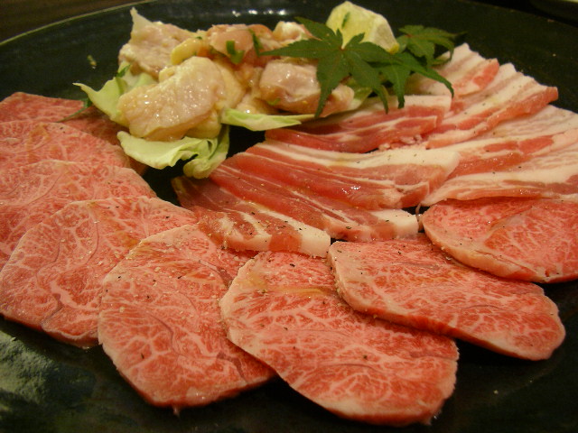 焼肉用のお肉の盛り合わせ。参考写真